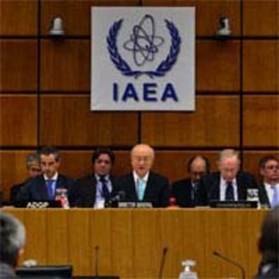 IAEA Director General Yukiya Amano, Foto (bearbeitet): Dean Calma / IAEA, CreativeCommons2.0, https://creativecommons.org/licenses/by-sa/2.0/