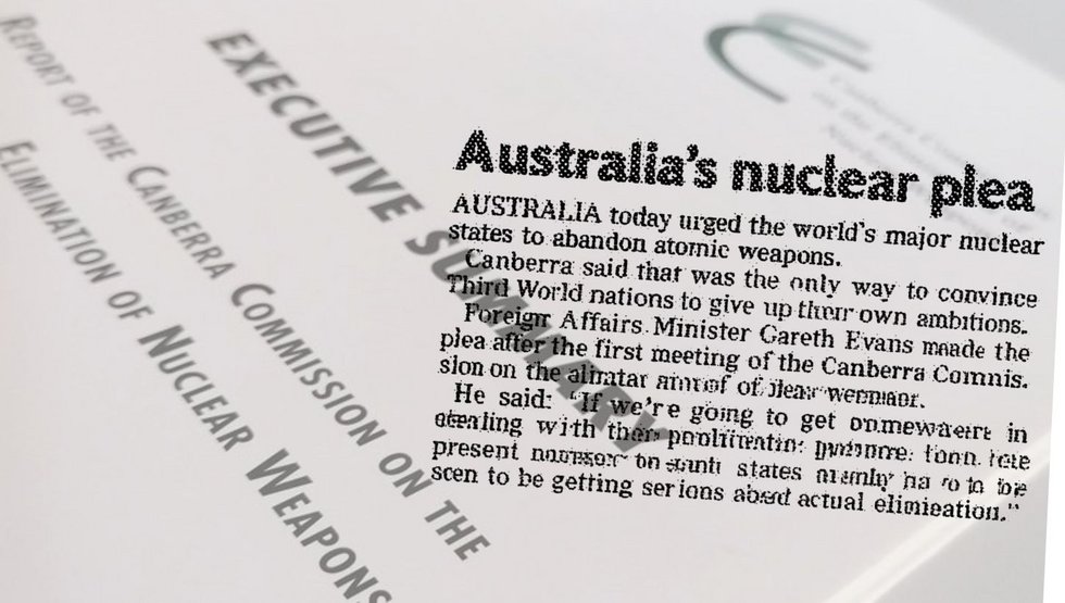 {f:if(condition:'Collage: Zusammenfassung des Berichts und Zeitungsartikel aus einer australischen Zeitung.',then:'Collage: Zusammenfassung des Berichts und Zeitungsartikel aus einer australischen Zeitung.',else:'Vor 30 Jahren: Der Bericht der Canberra Commission'
