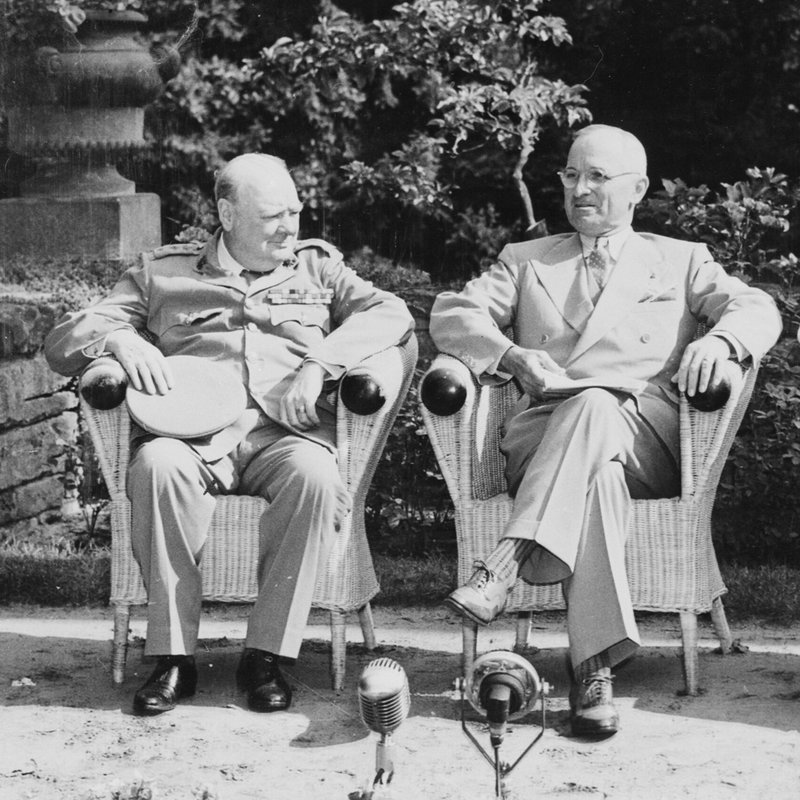 Britischer Premierminister Winston Churchill und US-Präsident Harry S. Truman bei der Potsdamer Konferenz, 1945